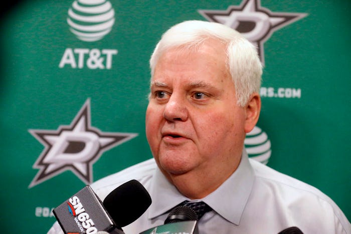 Stars coach Hitchcock, 3rd in wins, retiring after 22 years